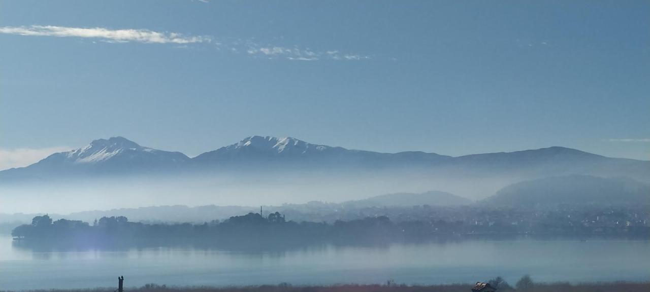 Montana Lake View Ioannina Bagian luar foto